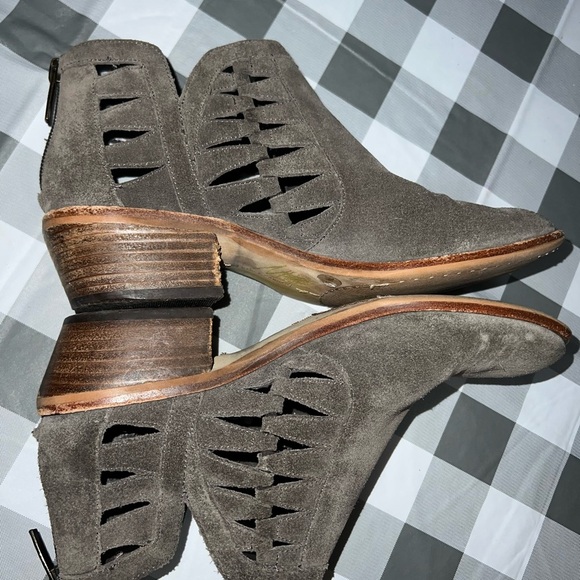 Vince Camuto ankle boots size 7​ - Picture 2 of 11